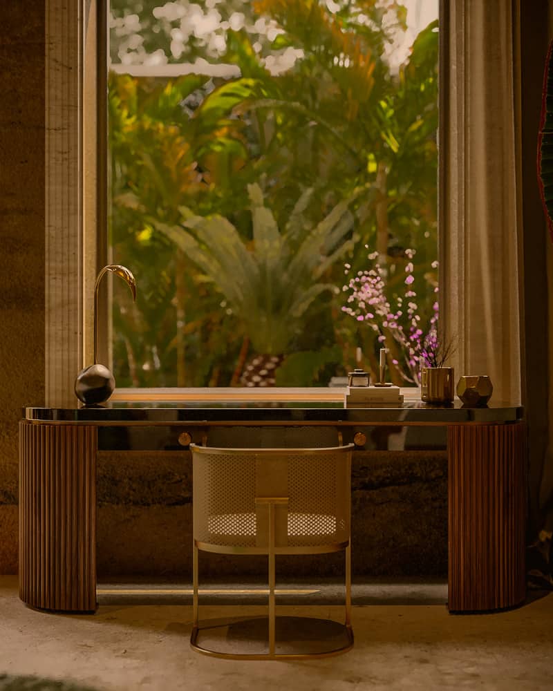 Lie Alonso Hotel, Writing Desk